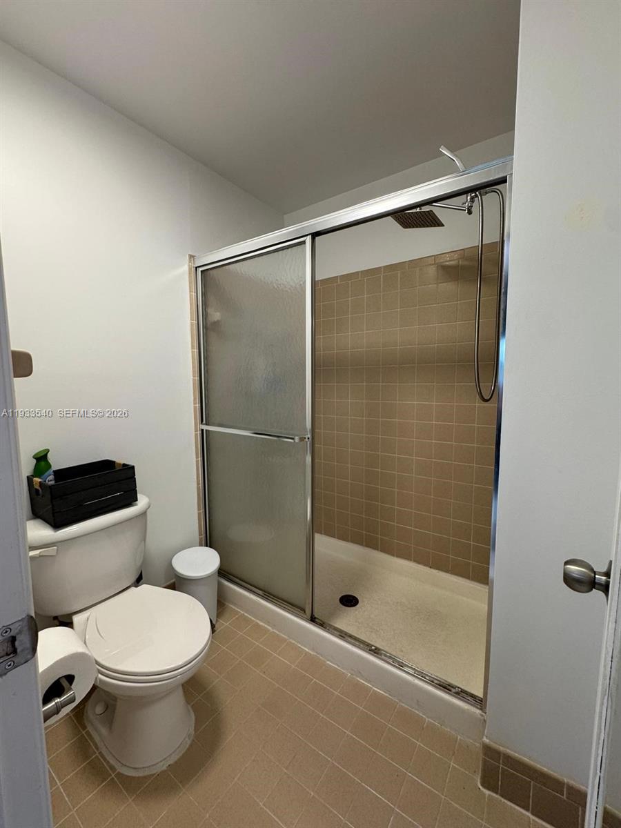 POND APPLE PLACE III COND - Residential