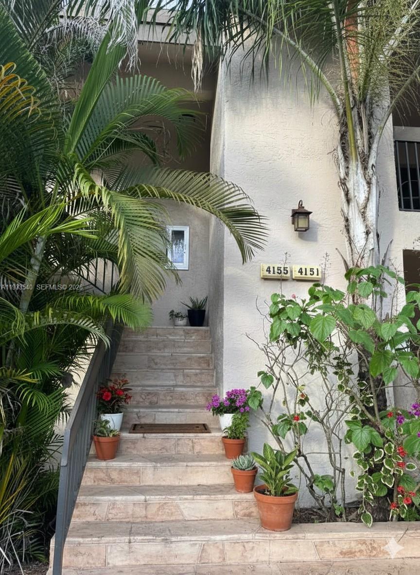 POND APPLE PLACE III COND - Residential