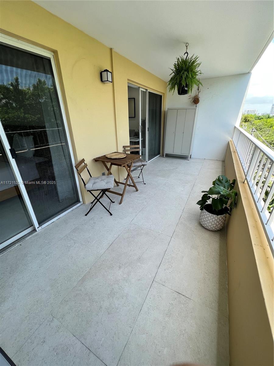 VIRGINIA OAKS CONDO - Residential