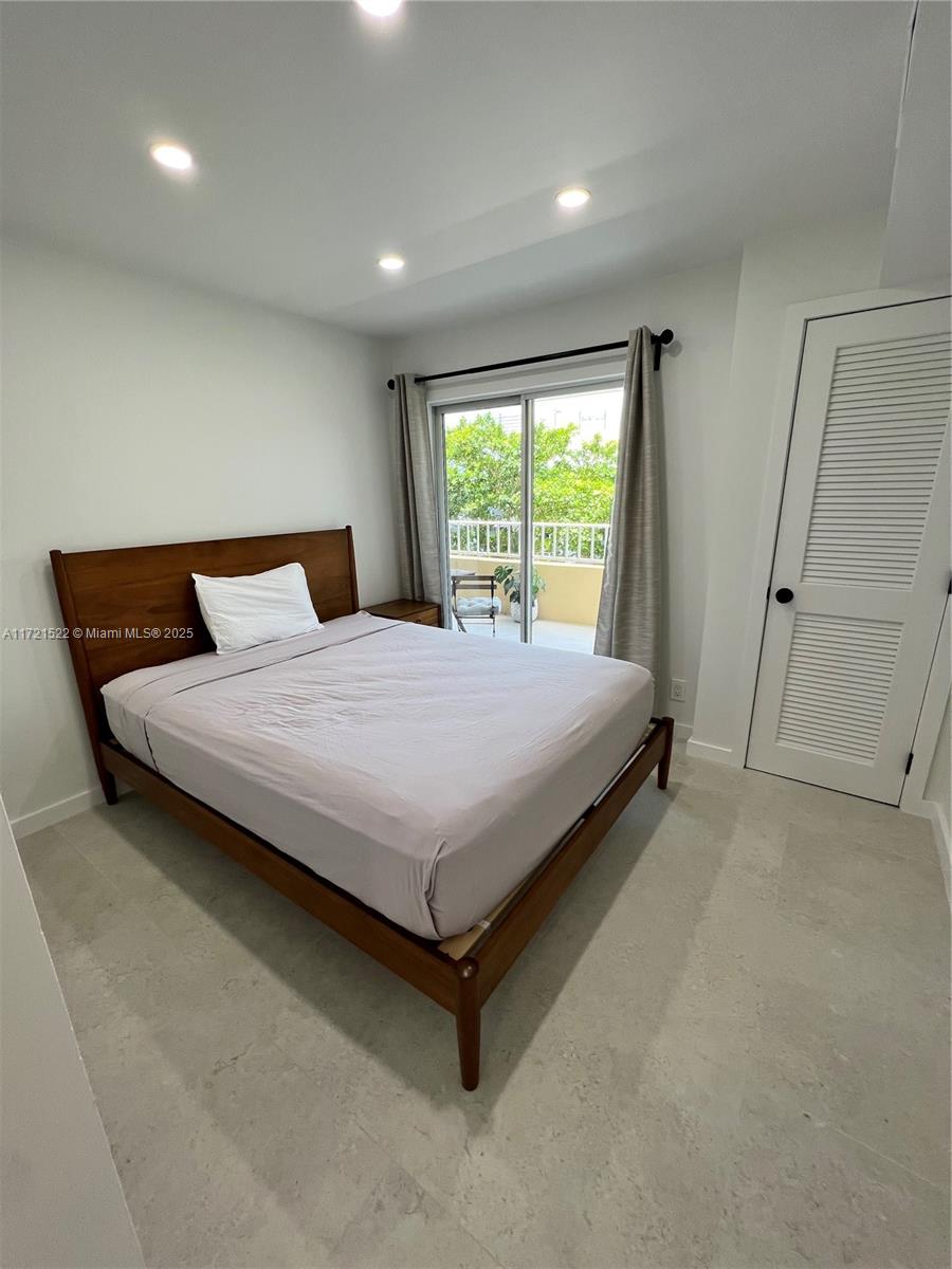 VIRGINIA OAKS CONDO - Residential