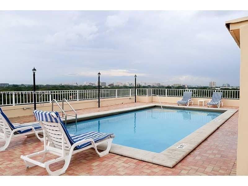 VIRGINIA OAKS CONDO - Residential