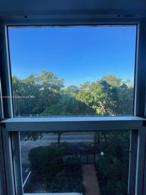 VIRGINIA OAKS CONDO - Residential