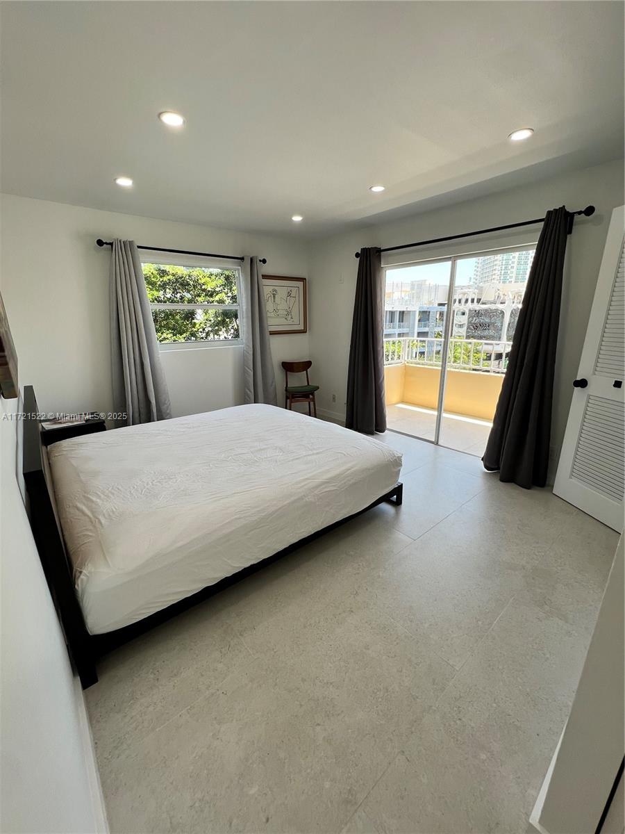 VIRGINIA OAKS CONDO - Residential