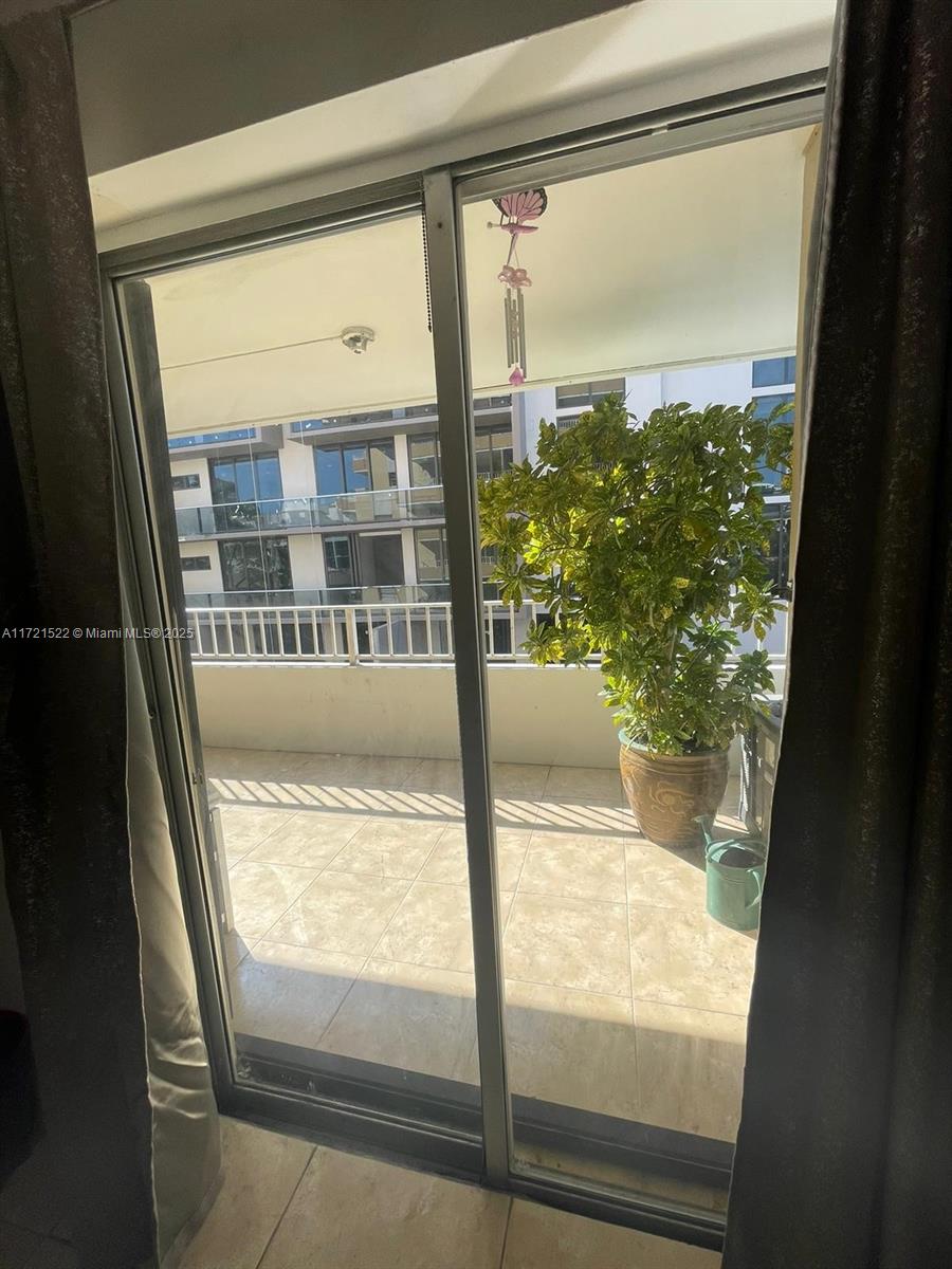 VIRGINIA OAKS CONDO - Residential