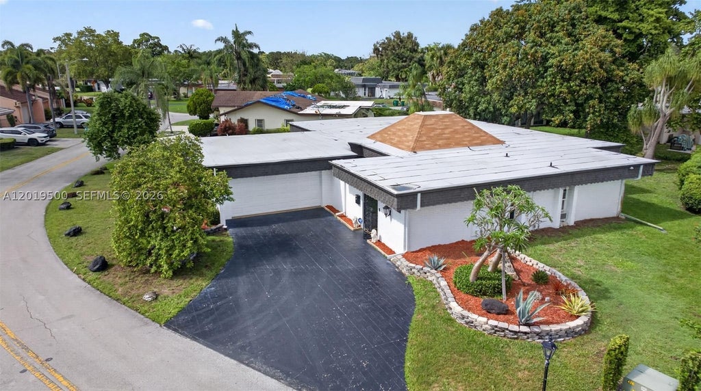 Photo of 4806 Banyan Ln, Tamarac, FL 33319 (MLS # A12019500)