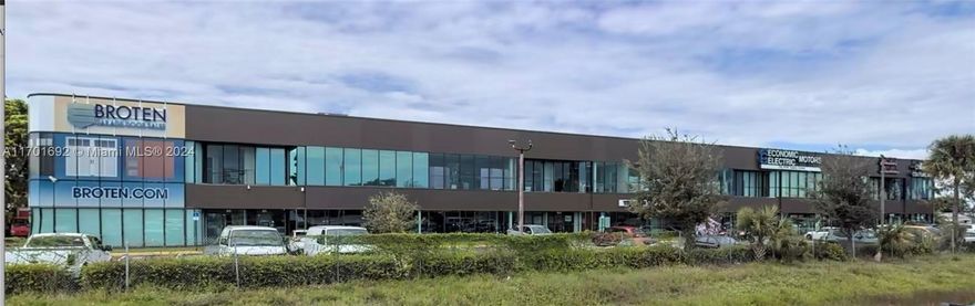 Second floor Corner retail/office unit available for lease. Great for office with excellent exposure to I-95. A must see. Plenty of parking. Located between Atlantic Blvd & Cypress Creek Road off of Andrews Ave.