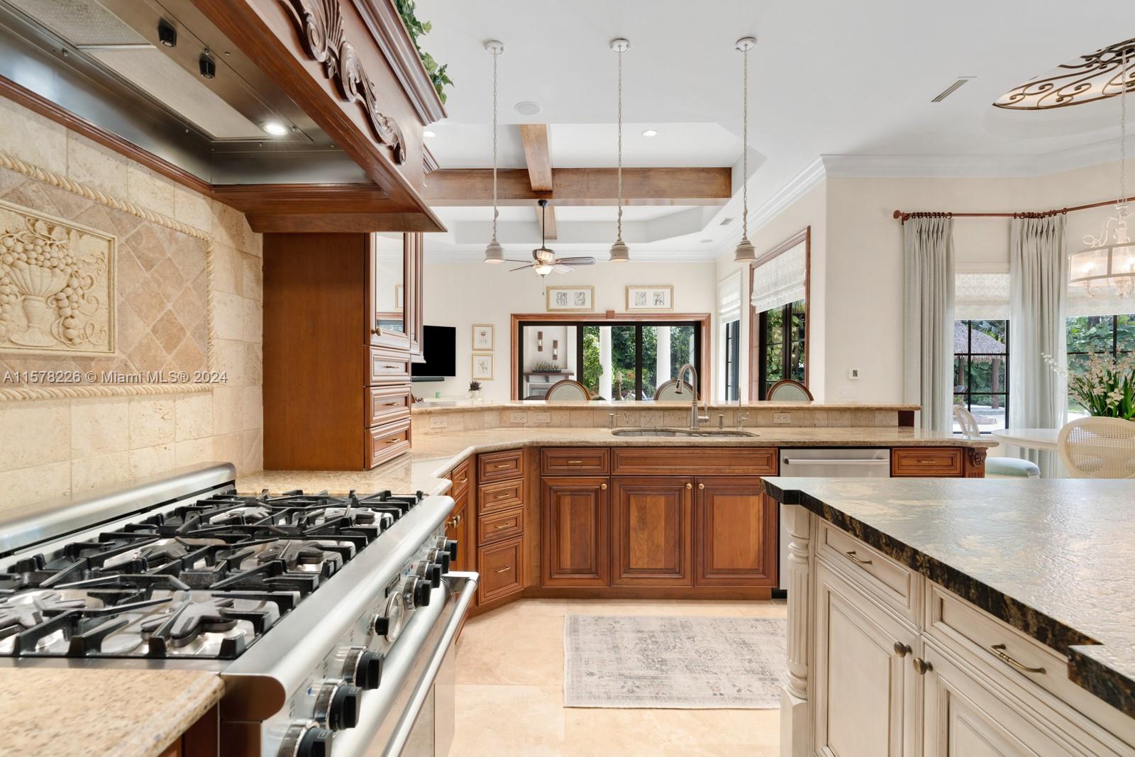 TOWN & RANCH ESTS - Residential