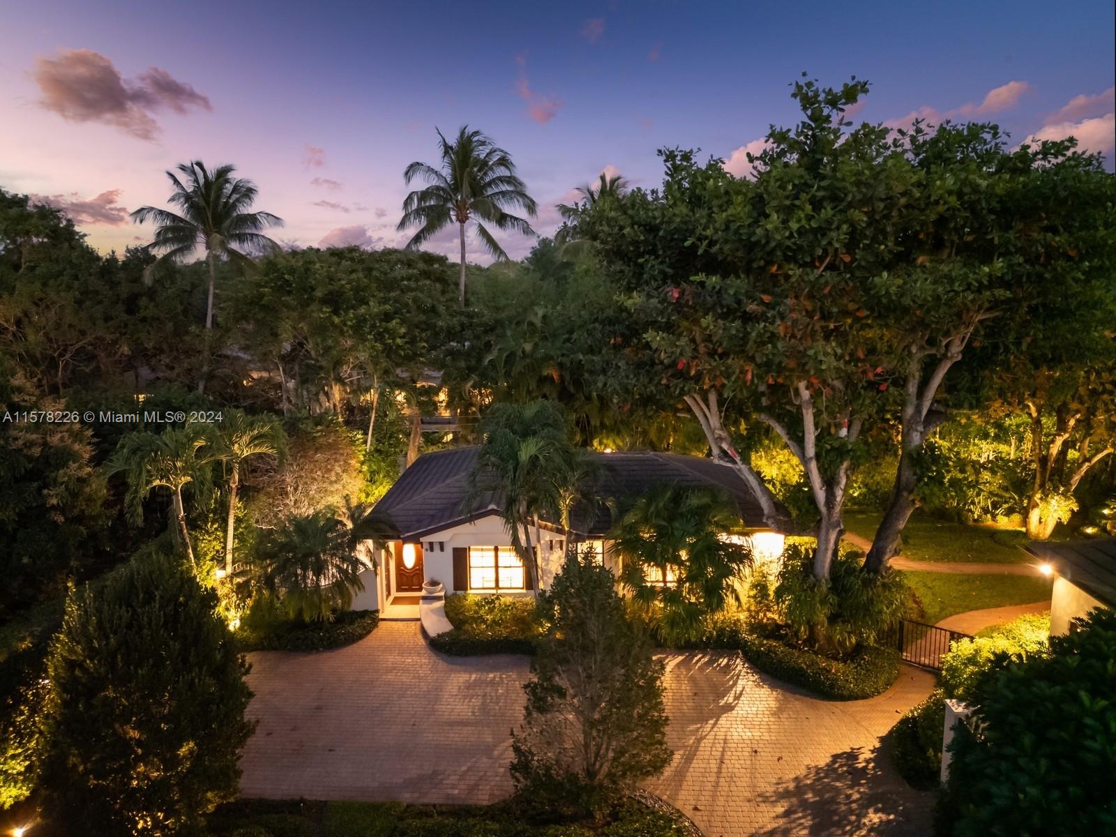 TOWN & RANCH ESTS - Residential