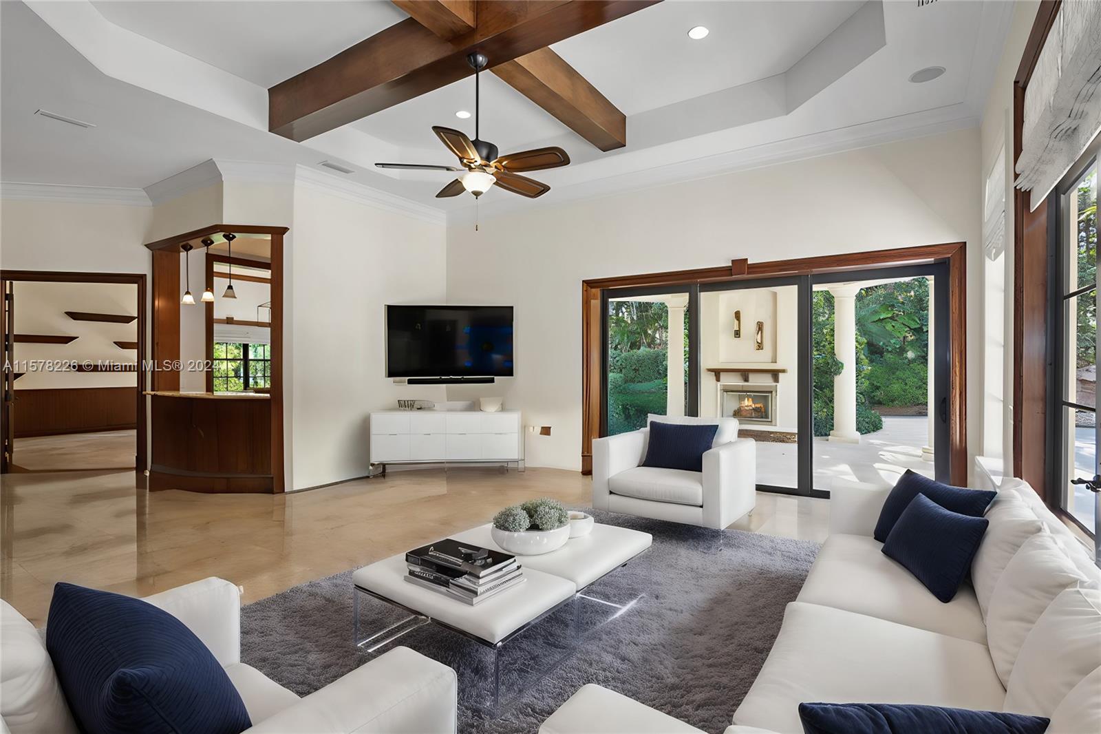 TOWN & RANCH ESTS - Residential