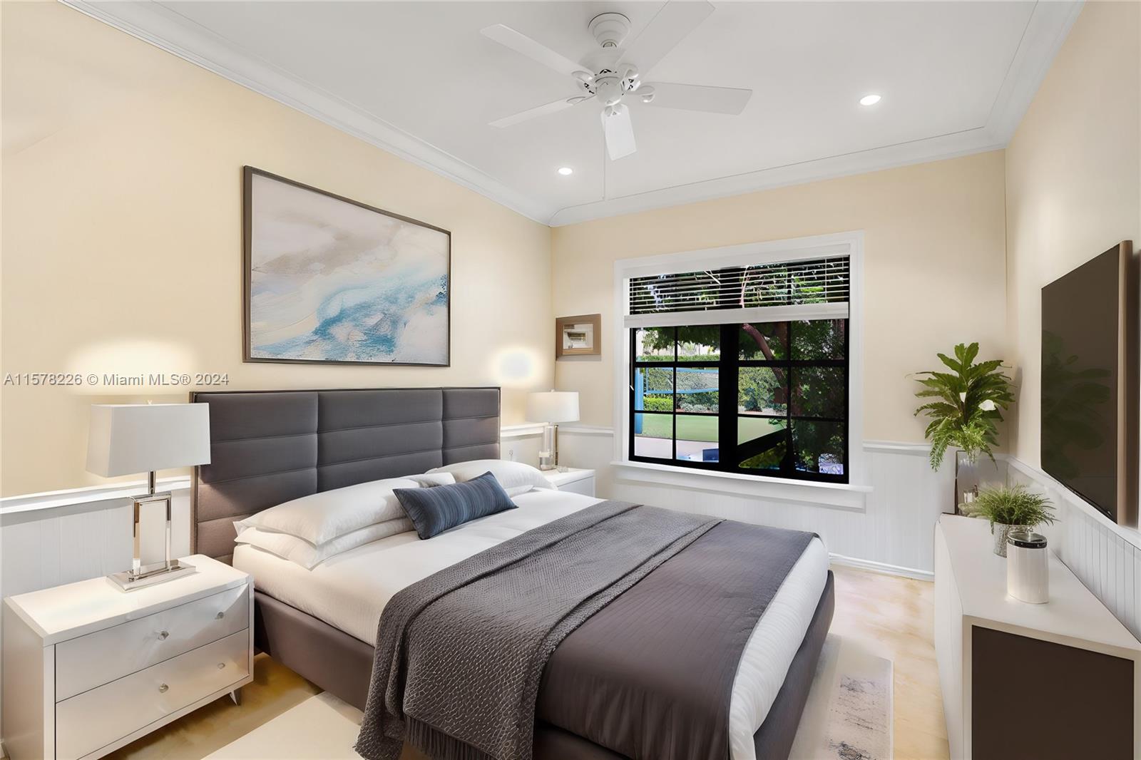 TOWN & RANCH ESTS - Residential