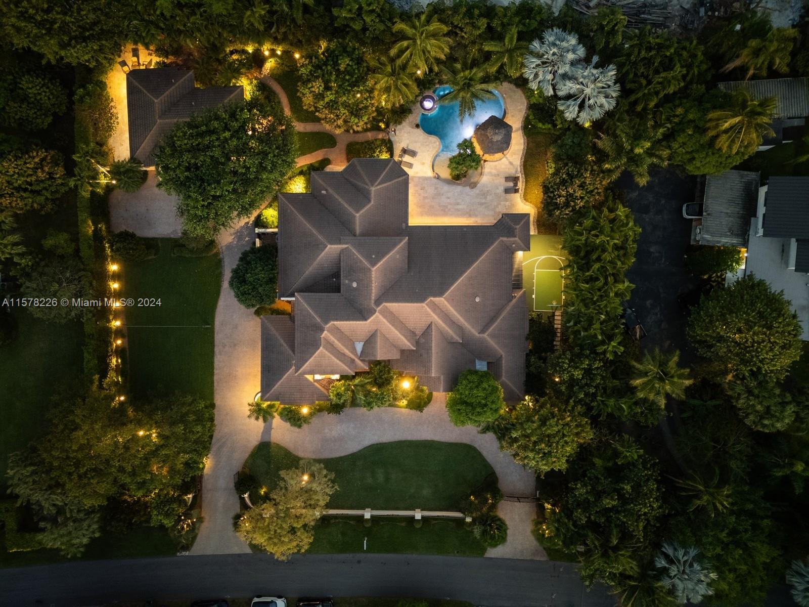 TOWN & RANCH ESTS - Residential