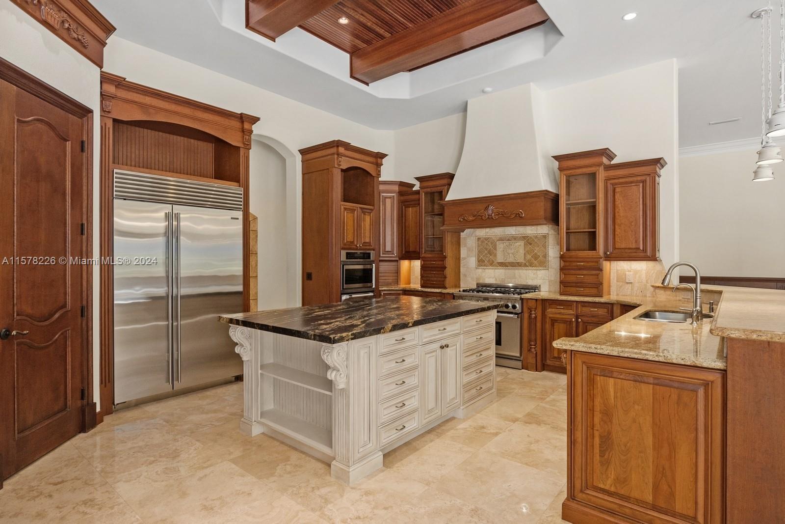 TOWN & RANCH ESTS - Residential