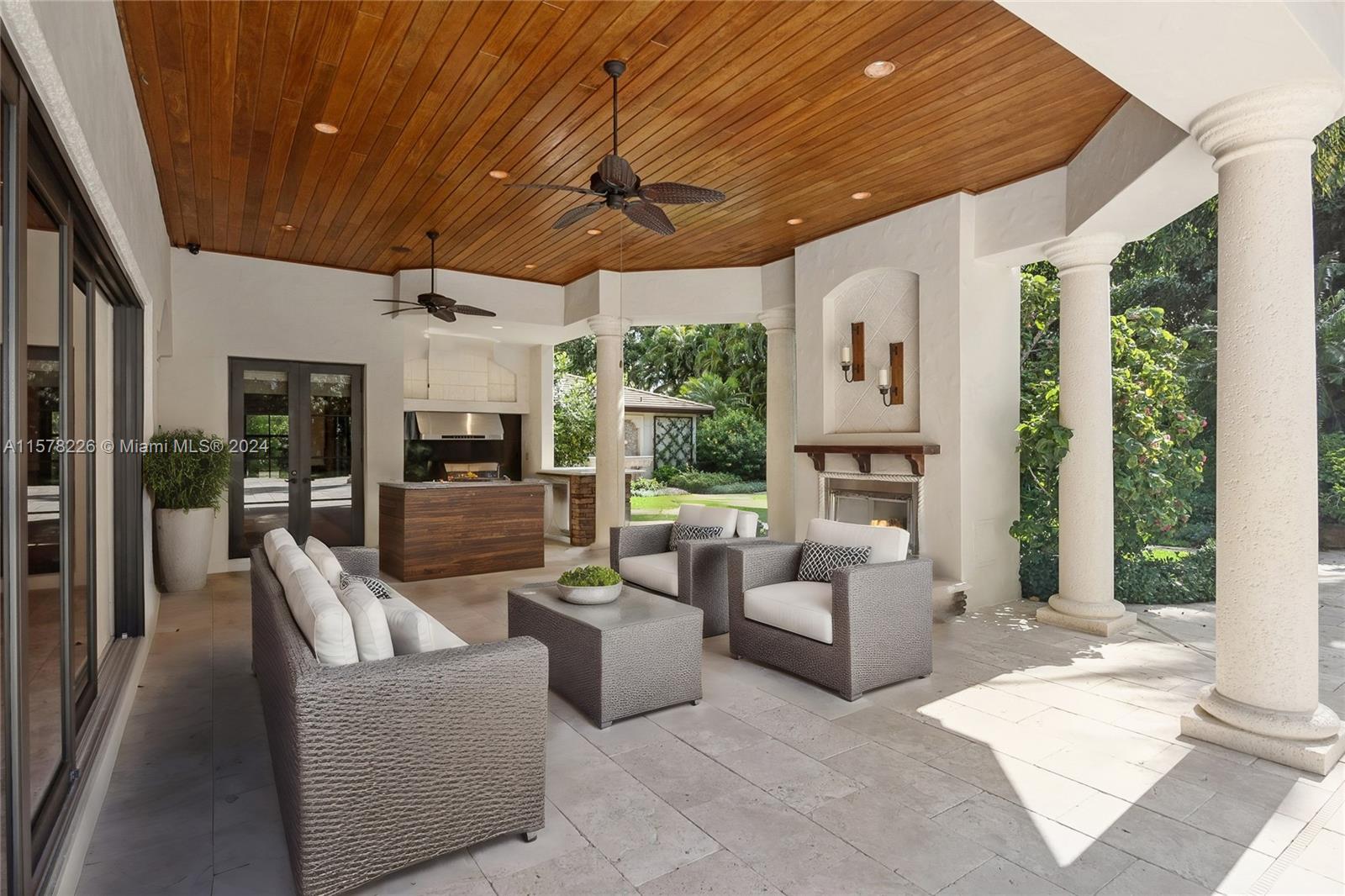 TOWN & RANCH ESTS - Residential