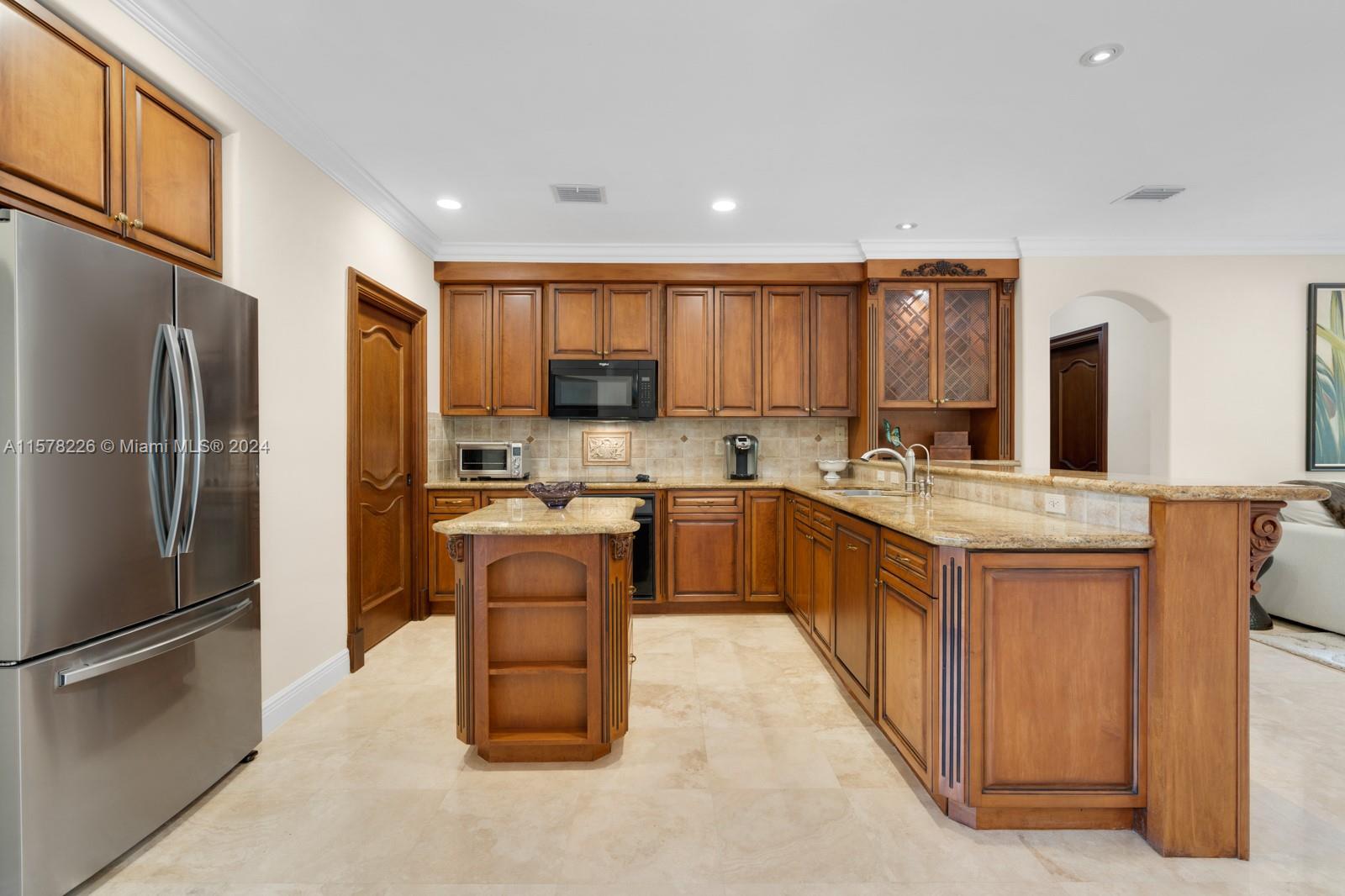 TOWN & RANCH ESTS - Residential