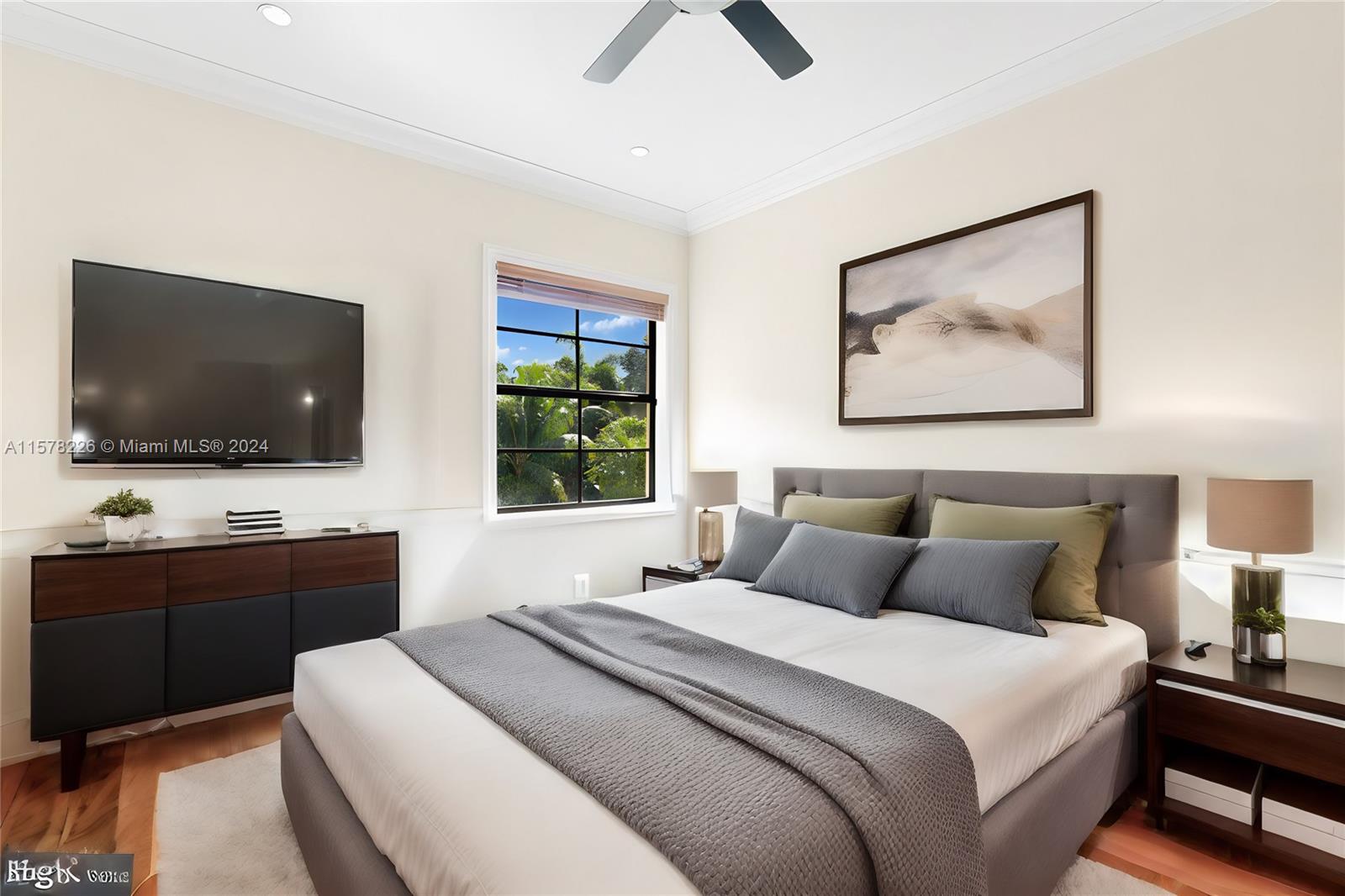 TOWN & RANCH ESTS - Residential