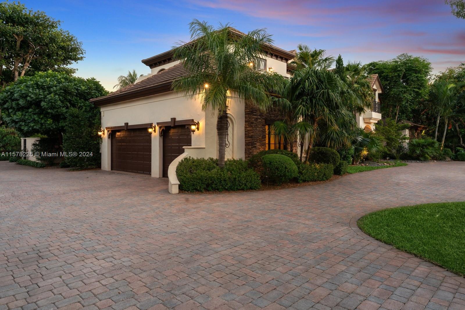 TOWN & RANCH ESTS - Residential