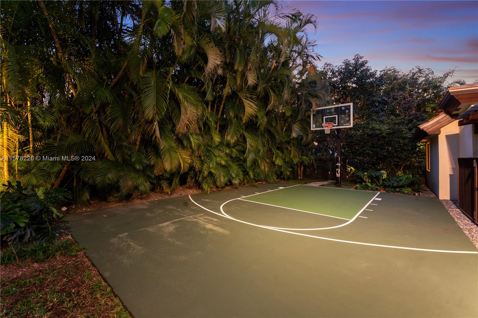 TOWN & RANCH ESTS - Residential