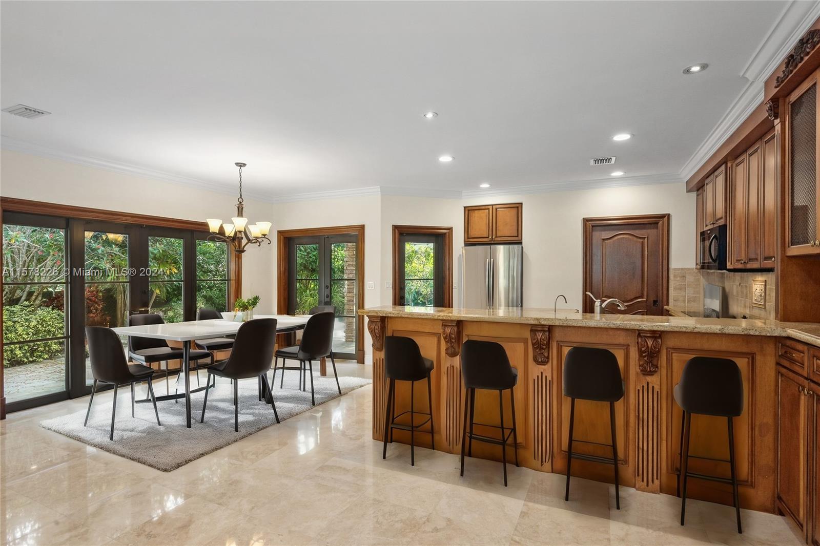 TOWN & RANCH ESTS - Residential