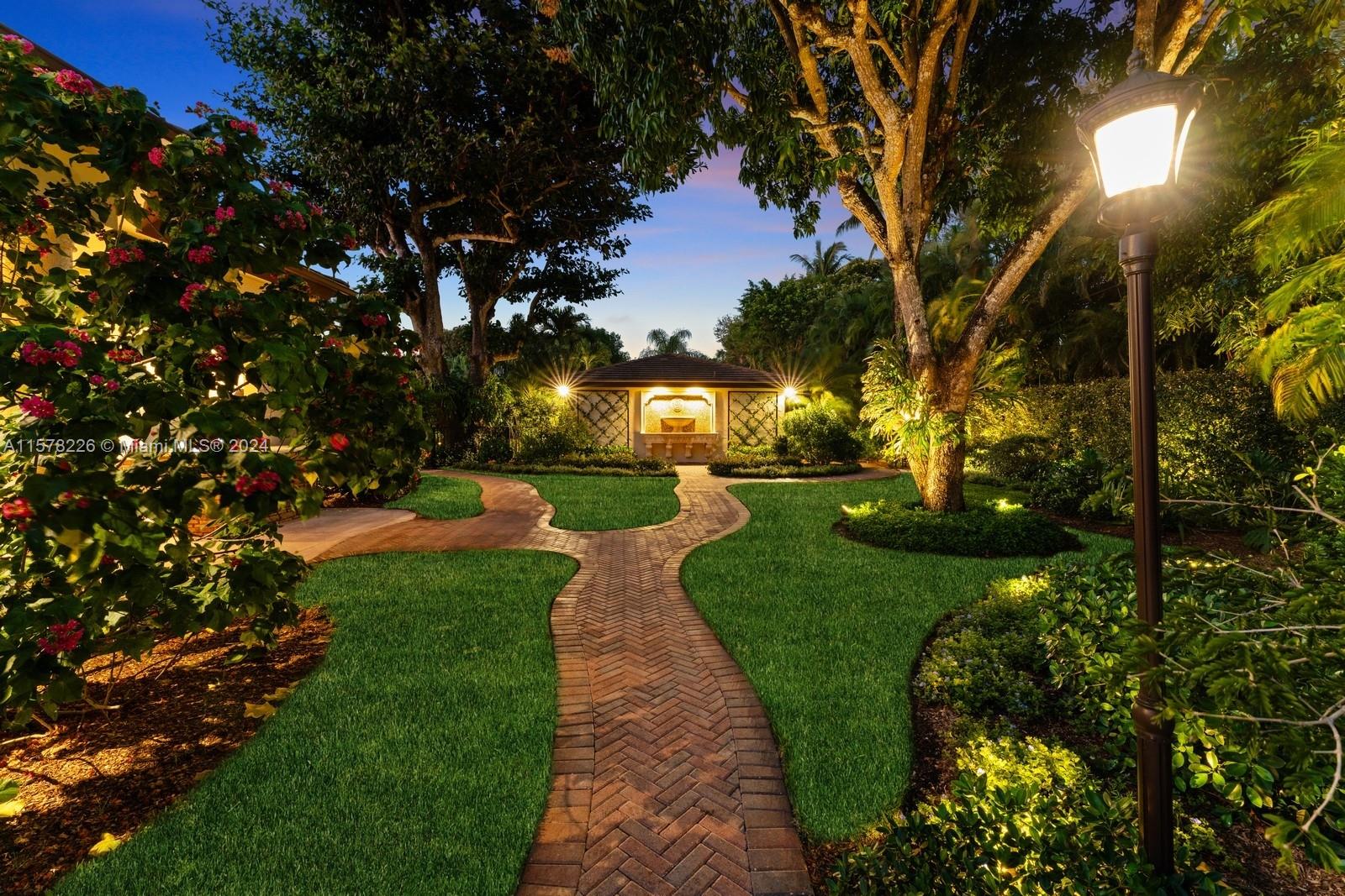 TOWN & RANCH ESTS - Residential