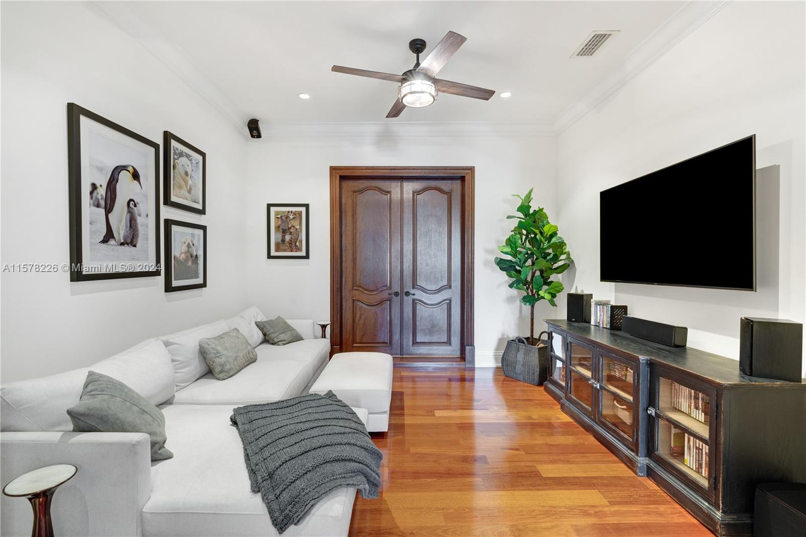 TOWN & RANCH ESTS - Residential