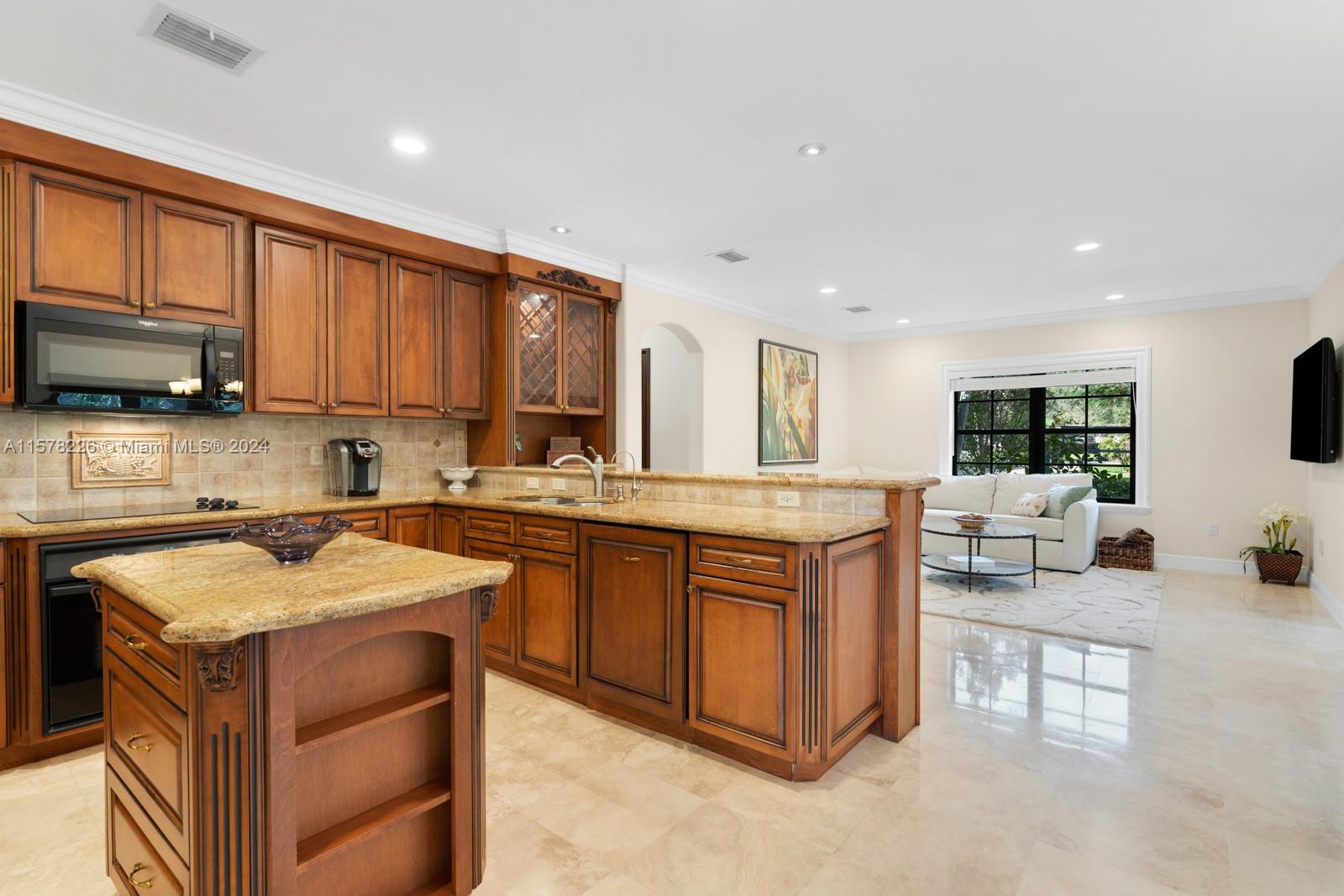 TOWN & RANCH ESTS - Residential