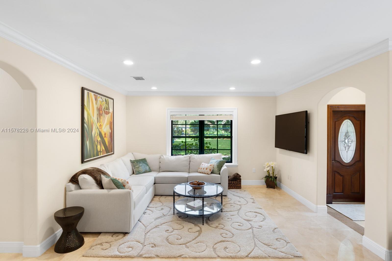 TOWN & RANCH ESTS - Residential