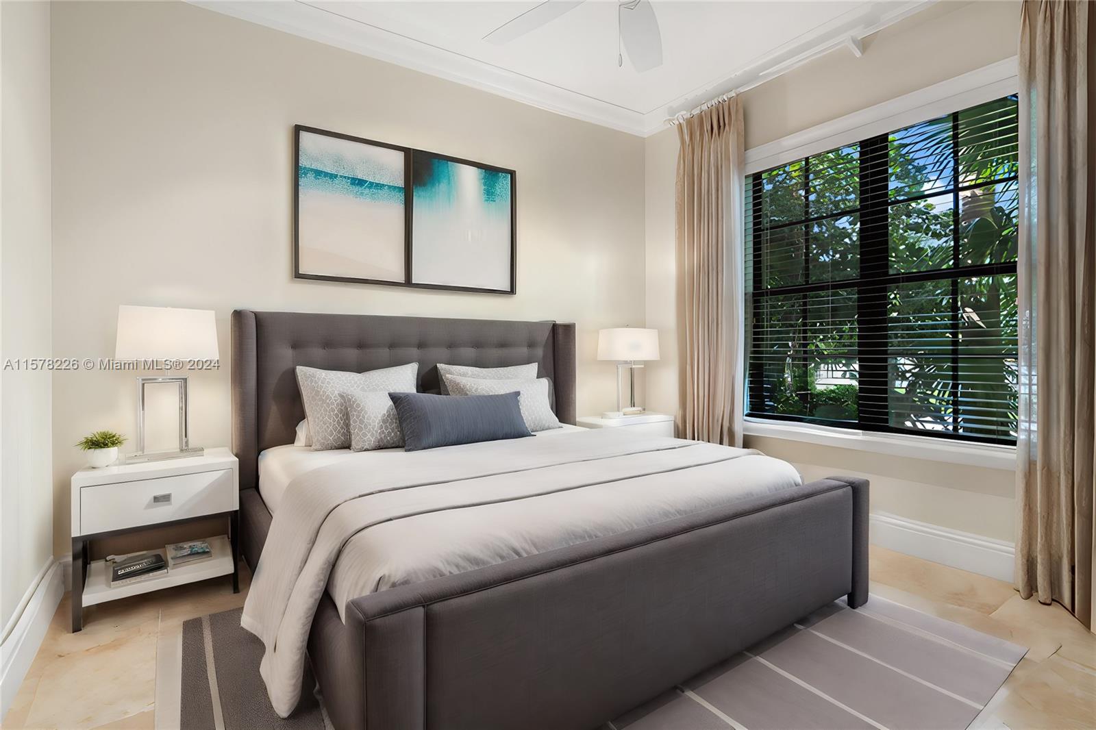 TOWN & RANCH ESTS - Residential