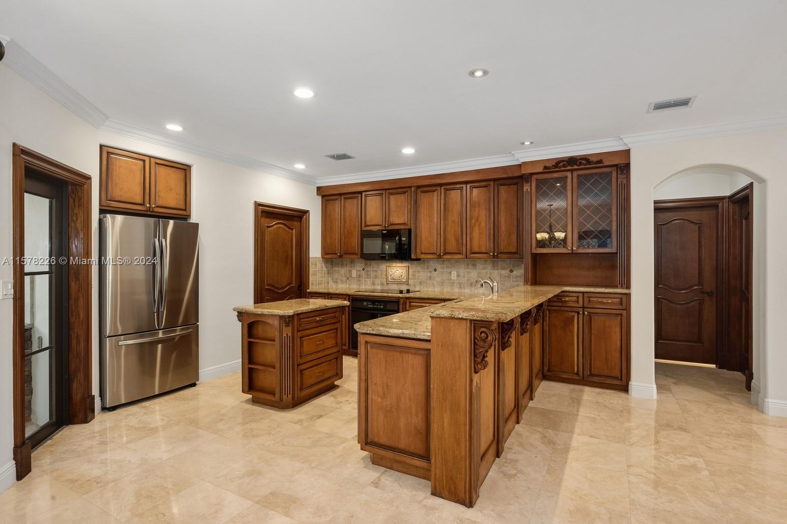 TOWN & RANCH ESTS - Residential