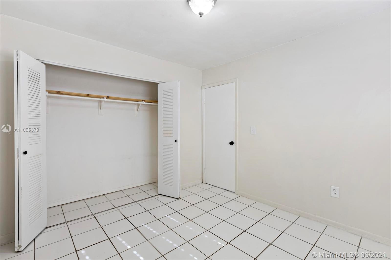 AMND MIAMI SUBURBAN ACRES - Residential Lease