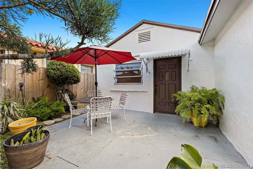 Beautiful and spacious 2 bedroom and 1 bathroom unit.  Has 1 parking space, it's own entrance and a common courtyard.  Great location close to shopping centers, restaurants, airport and highways. Do not show up without an appointment.  See Broker Remarks on how to schedule.