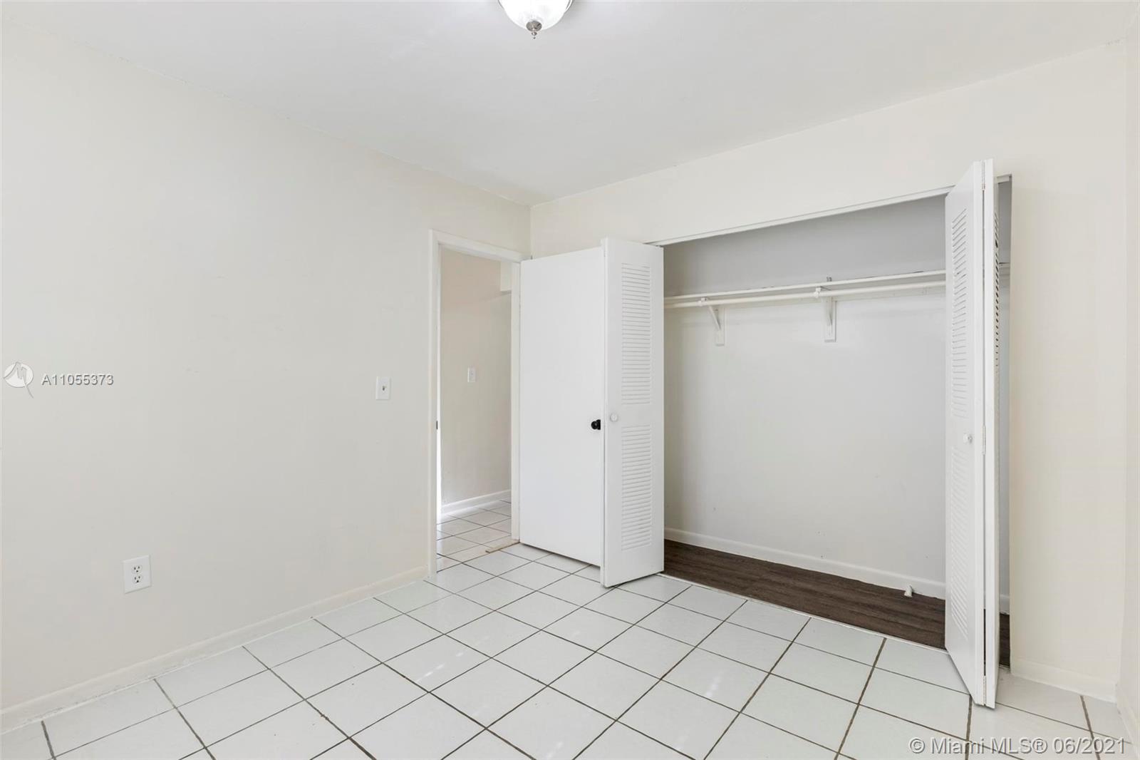 AMND MIAMI SUBURBAN ACRES - Residential Lease