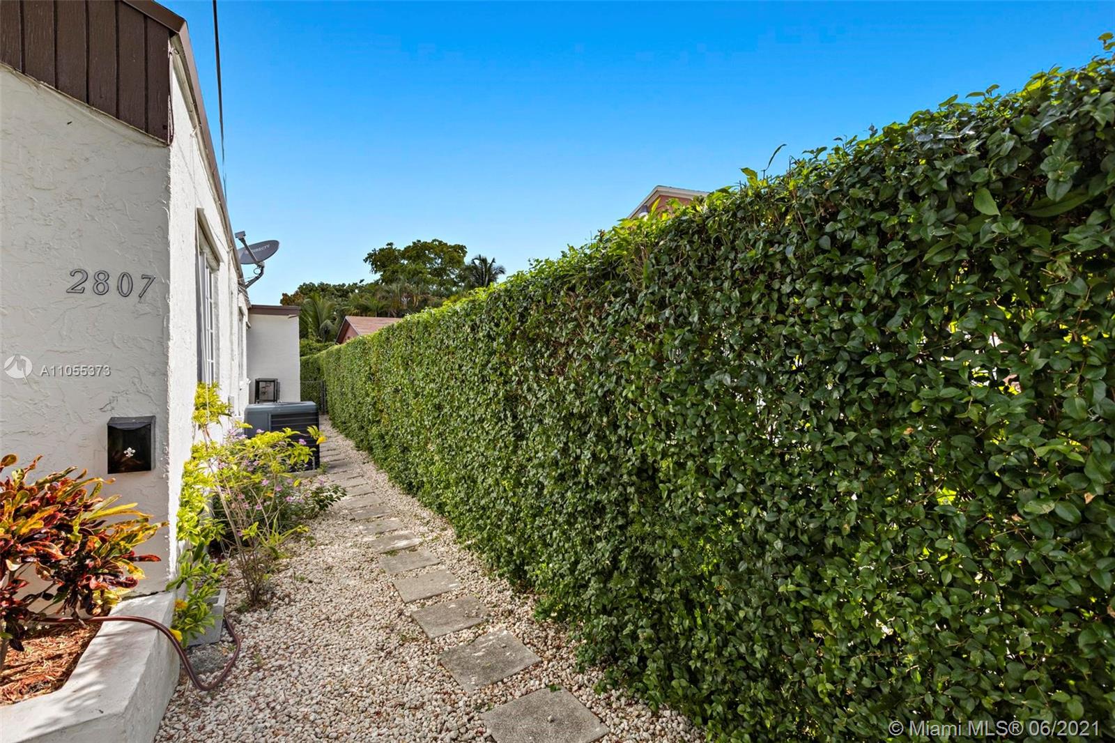 AMND MIAMI SUBURBAN ACRES - Residential Lease