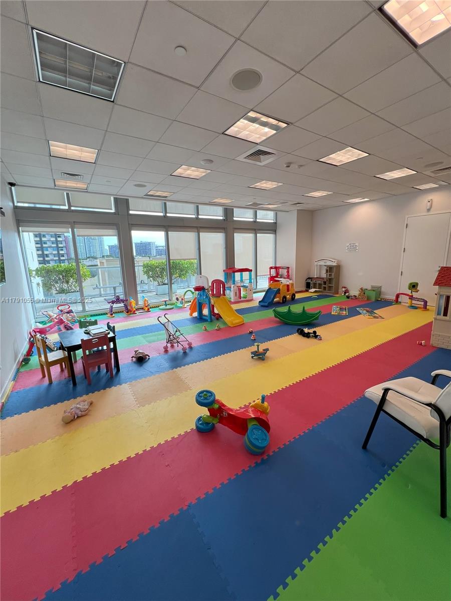 THE AXIS ON BRICKELL COND - Residential