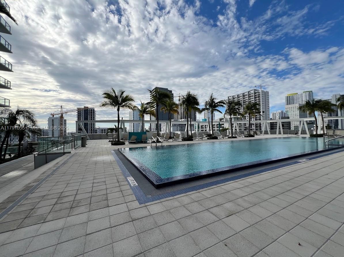 THE AXIS ON BRICKELL COND - Residential