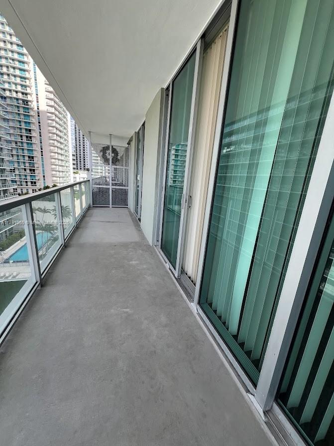 THE AXIS ON BRICKELL COND - Residential