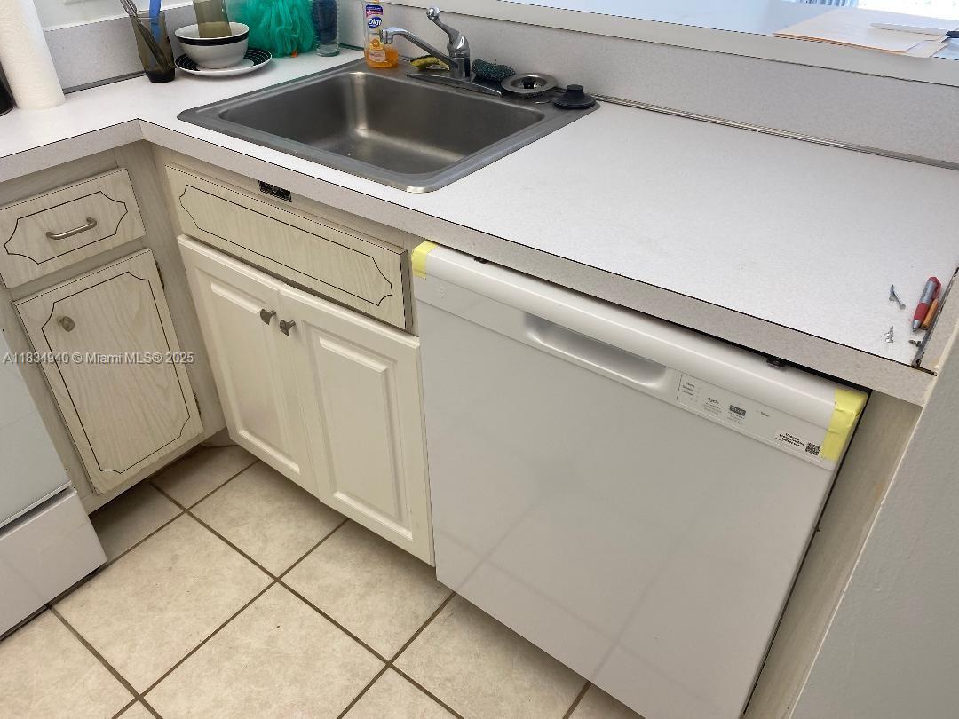 HEMISPHERES BAY NORTH - Residential Lease