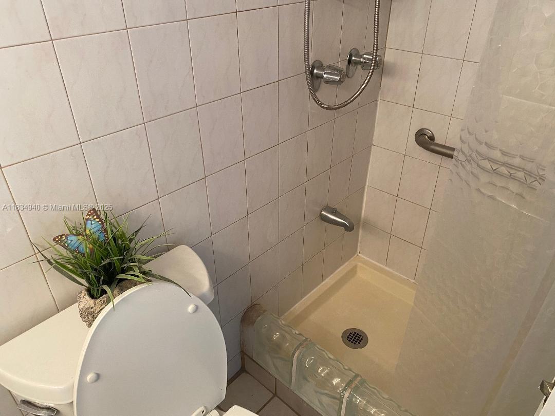 HEMISPHERES BAY NORTH - Residential Lease