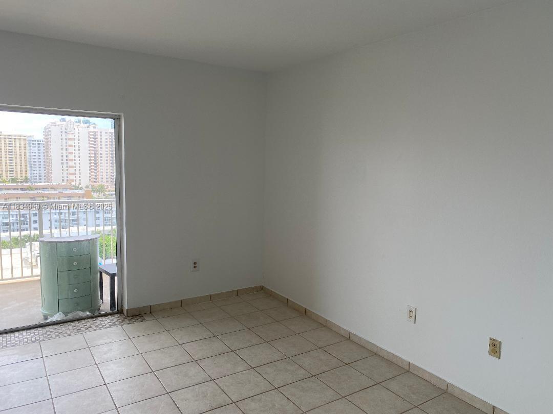 HEMISPHERES BAY NORTH - Residential Lease