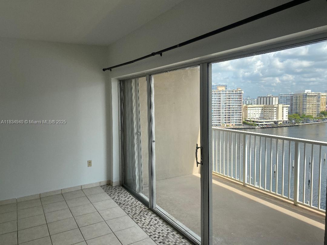 HEMISPHERES BAY NORTH - Residential Lease