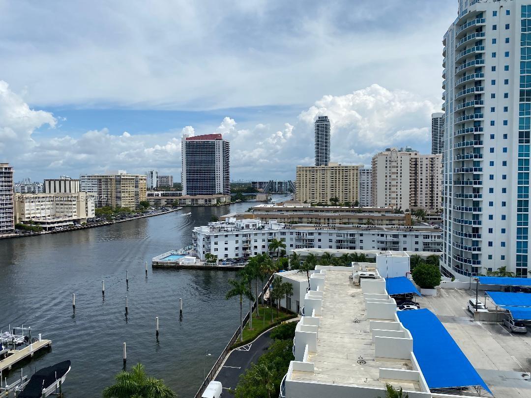 HEMISPHERES BAY NORTH - Residential Lease