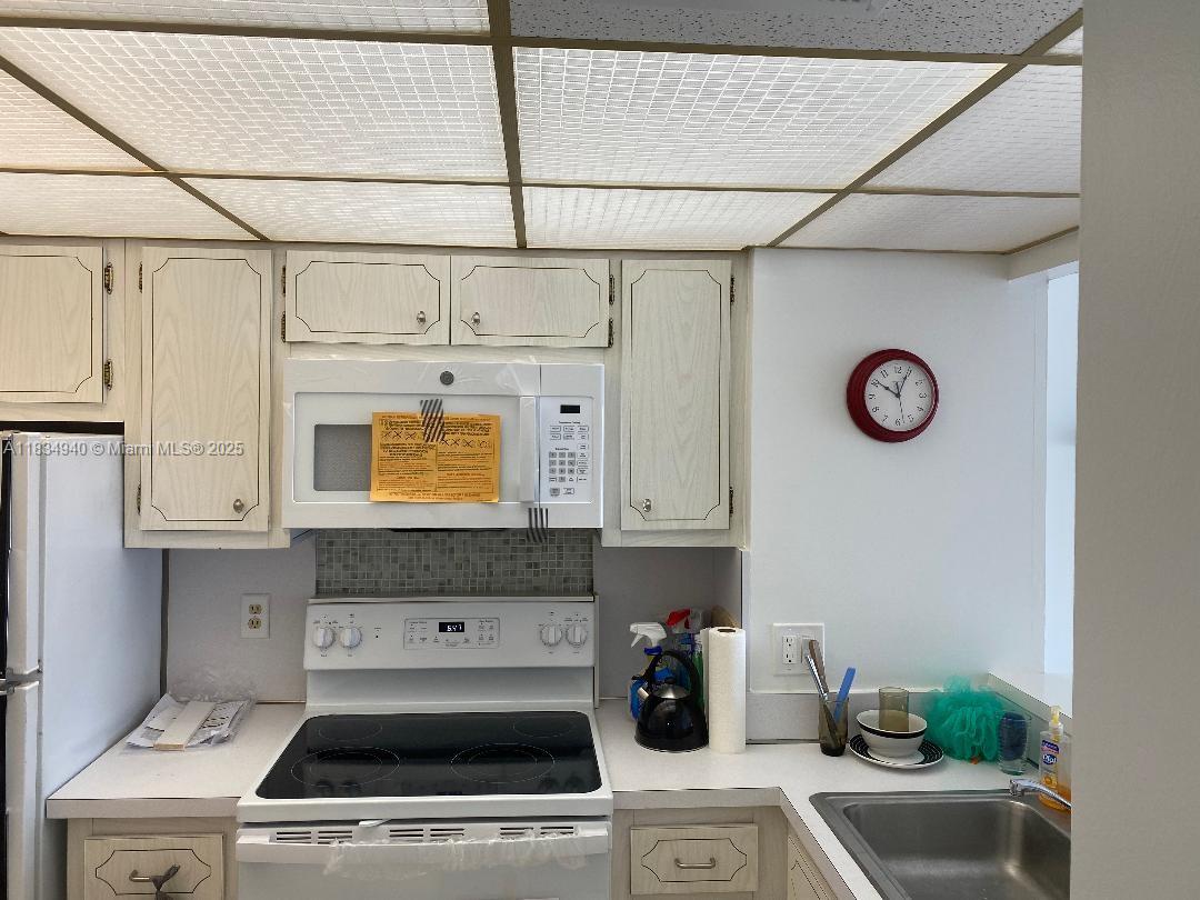 HEMISPHERES BAY NORTH - Residential Lease