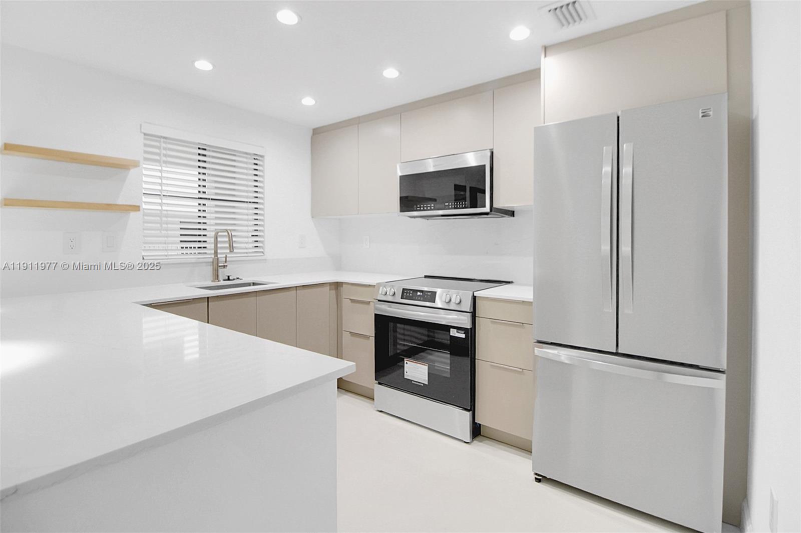 GROVE VILLAS CONDO - Residential