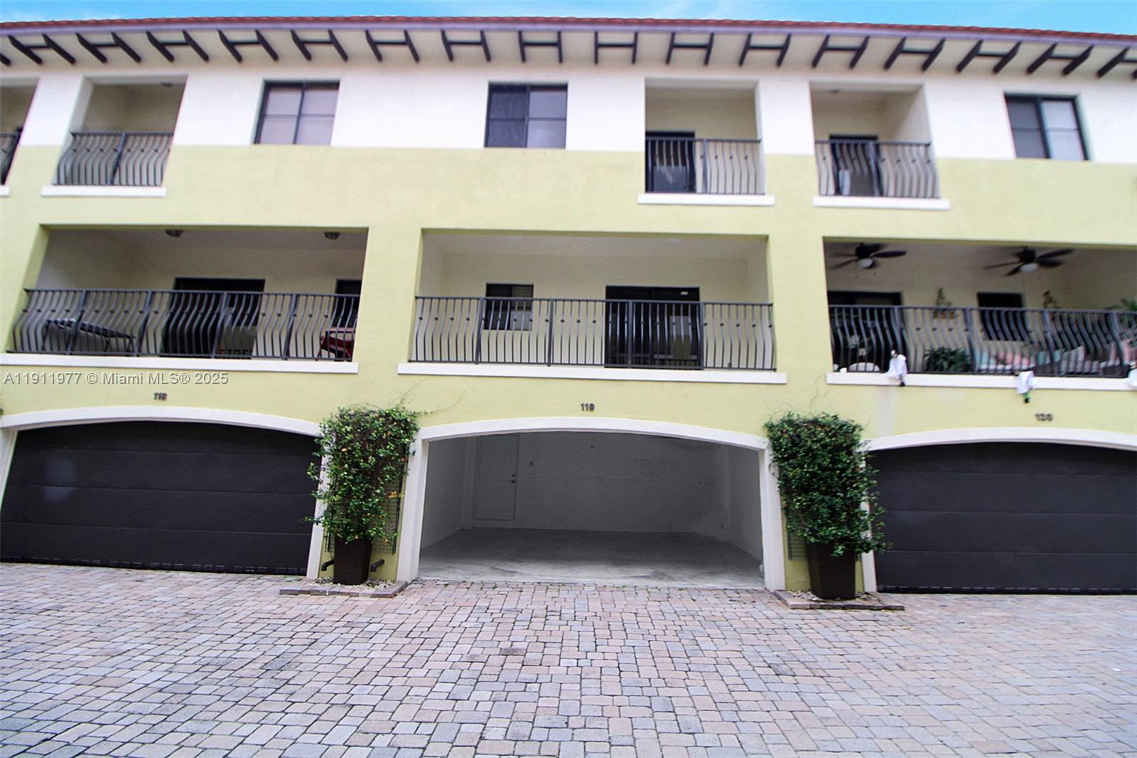 GROVE VILLAS CONDO - Residential