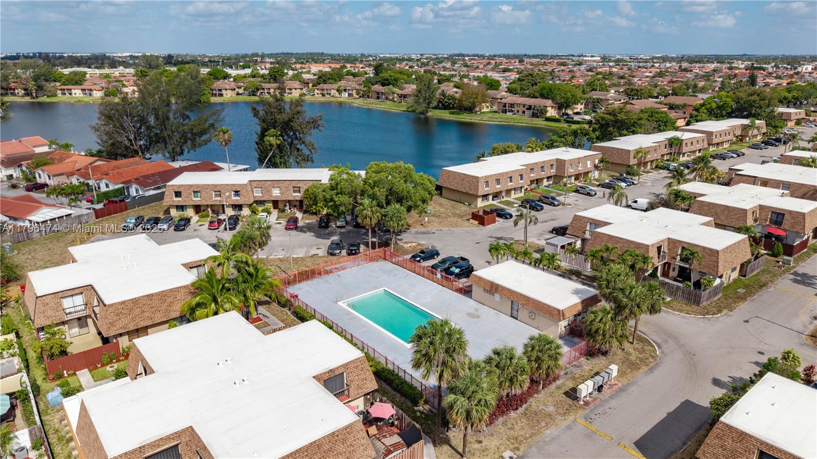 EL PRADO BY THE LAKE - Residential