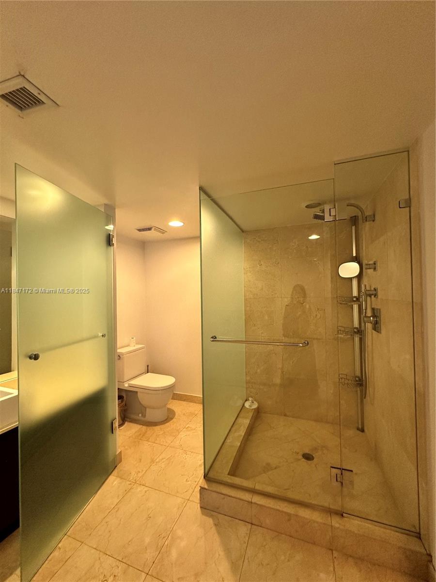 ST TROPEZ ON THE BAY II C - Residential Lease