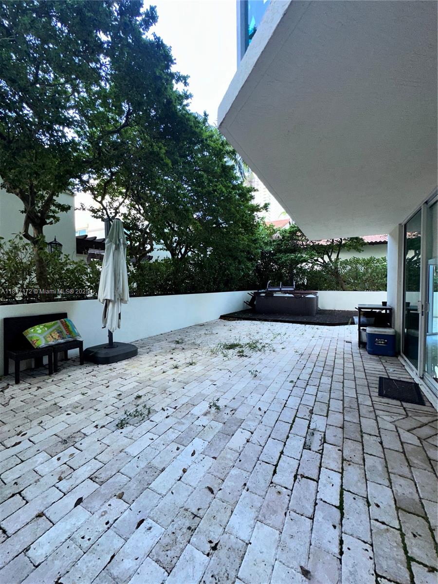 ST TROPEZ ON THE BAY II C - Residential Lease