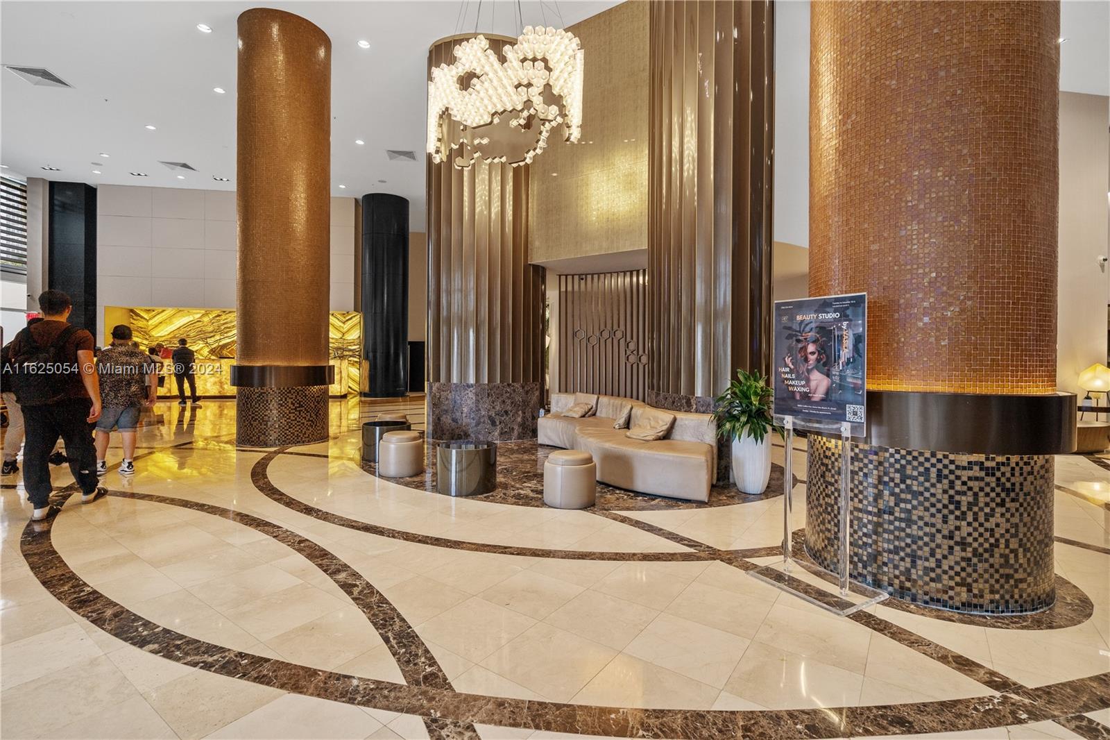 TRUMP INTERNATIONAL SONES - Residential