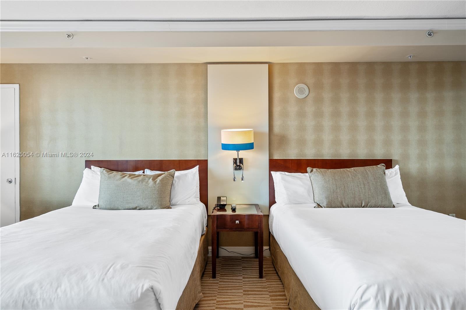 TRUMP INTERNATIONAL SONES - Residential