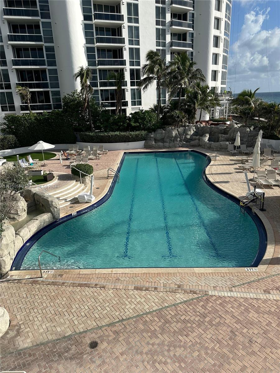 TRUMP INTERNATIONAL SONES - Residential