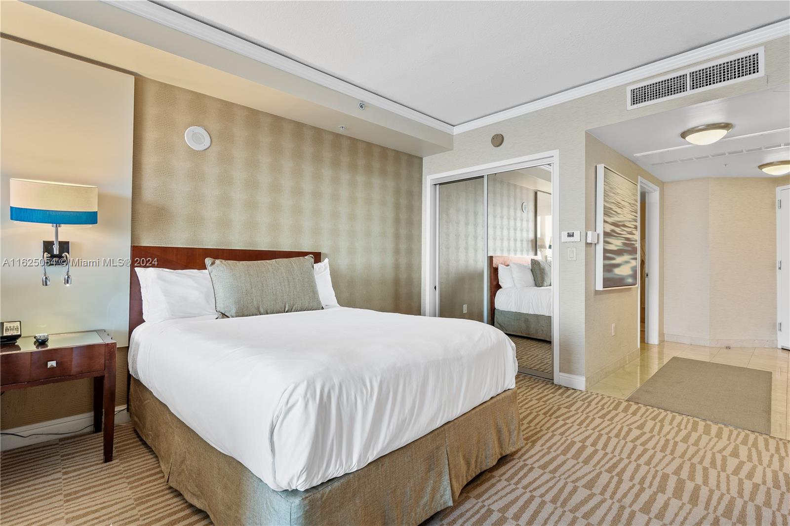 TRUMP INTERNATIONAL SONES - Residential